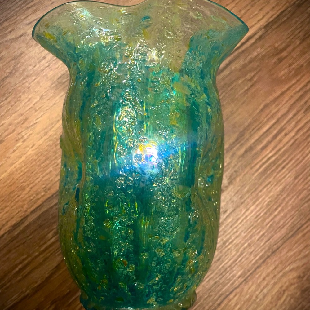• Vintage Spatter Dugan Pompeian Pinched Glass Vase •